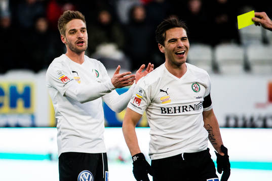 Örebros Johan Mårtensson och Nordin Gerzic deppar