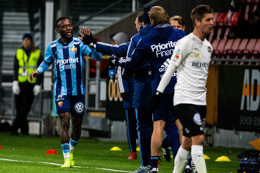 Djurgårdens Mohamed Buya Turay jublar med Astrit Ajdarevic