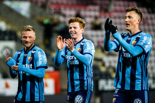 Djurgårdens Aslak Witry jublar med lagkamrater