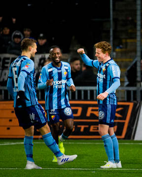 Djurgårdens Aslak Witry gör 0-3 och jublar med Jesper