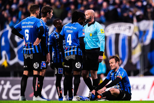 Sirius Niklas Busch Thor har ont fotbollsmatchen i