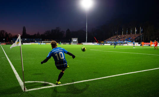 Sirius Elias Andersson med en hörna