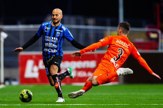 Sirius Karl Larson och AFC Eskilstunas Kadir Hodzic