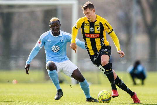 Häckens Viktor Lundberg och Malmö FFs Bonke Innocent