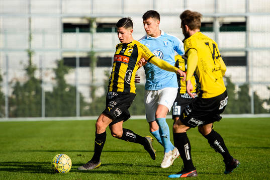 Häckens Kevin Yakob och Malmö FFs Anel Ahmedhodzic