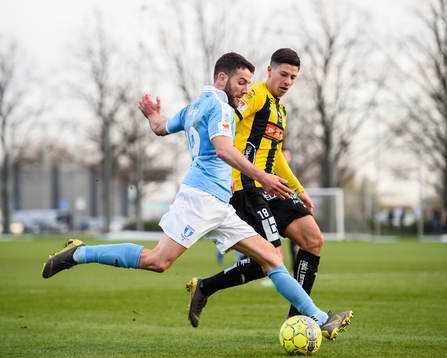 Malmö FFs Erdal Rakip och Häckens Kevin Yakob