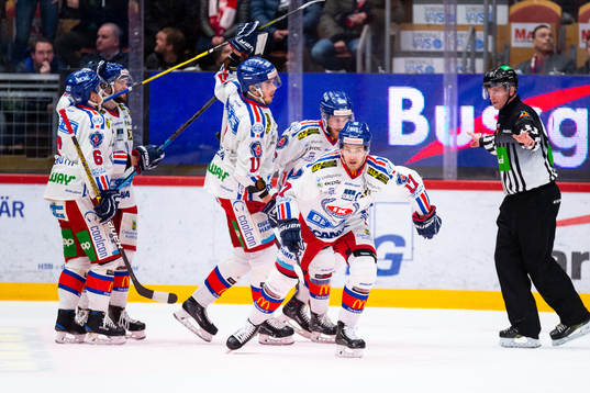 Oskarshamns Jonas Engström jublar
