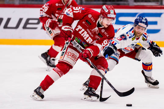 Timrås Filip Hållander och Oskarshamns Matias Sointu