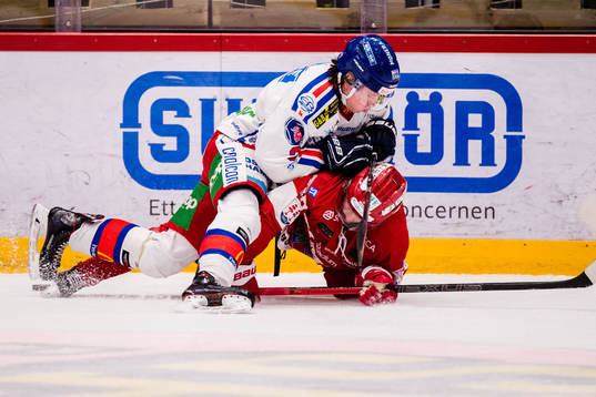 Oskarshamns Lukas Pilö och Timrås +t34+under