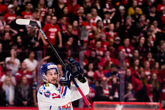 Oskarshamns Jonas Engström jublar