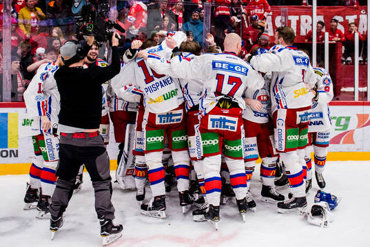 Oskarshamns spelare jublar