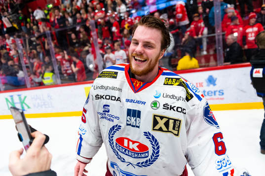Oskarshamns målvakt Christoffer Rifalk jublar