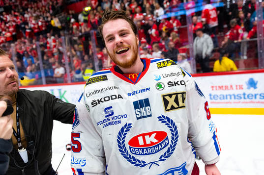 Oskarshamns målvakt Christoffer Rifalk jublar