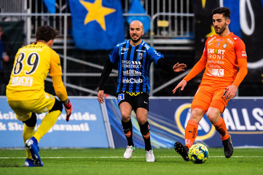 Sirius Karl Larson och AFC Eskilstunas Jose Leon