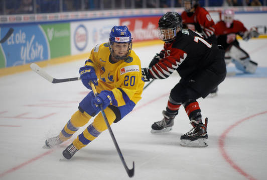 Fanny Rask #20, SWE and Rui Ukita #15, JPN