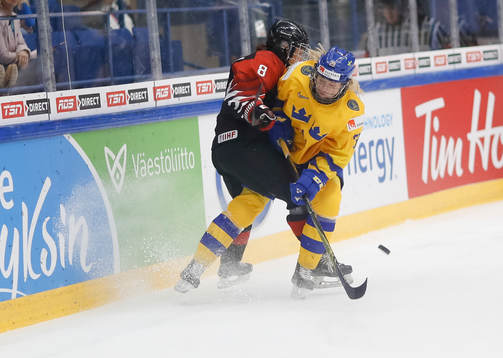 Akane Hosoyamada #8, JPN and Olivia Carlsson #29, SWE