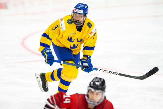 Jessica Adolfsson #9, SWE, Haruka Toko #14, JPN