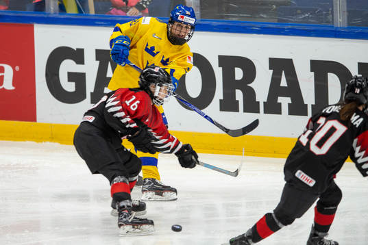 Hanna Olsson #26, SWE, Akane Shiga #16, JPN