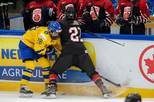 Sofie Lundin #28, SWE, Hanae Kubo #21, JPN