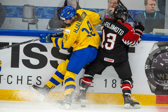 Sara Hjalmarsson #19, SWE, Moeko Fujimoto #13, JPN