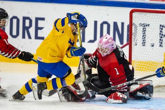Johanna Olofsson #7, SWE, Nana Fujimoto #1, JPN