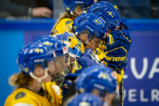 Disappointed Swedish players