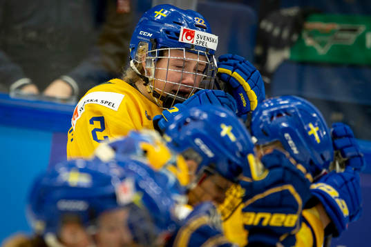 Disappointed Swedish players, Lina Ljungblom #22, SWE