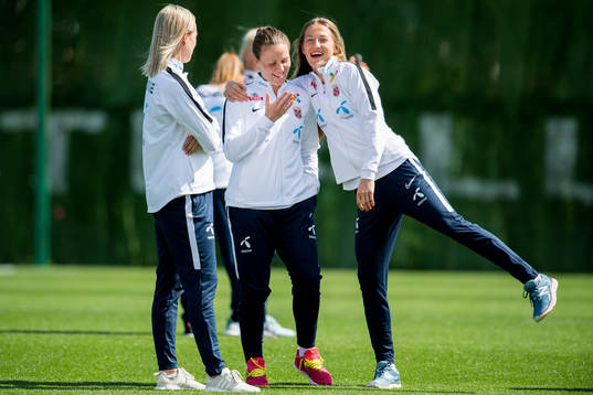 Isabell Herlovsen and goalkeeper Cecilie Fiskerstrand of