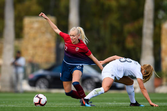 Karina Sævik of Norway and Rosie White of New Zealand