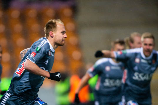 Brages Anton Lundin jublar