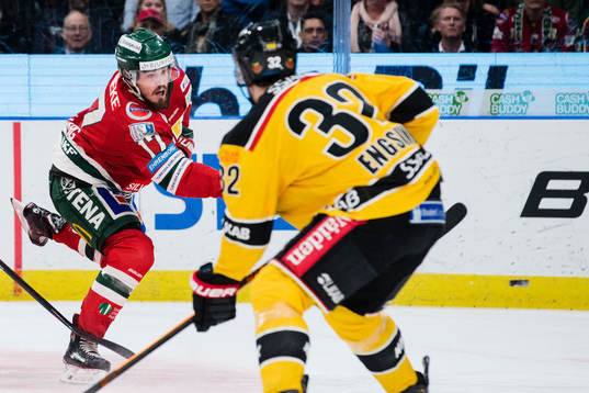 Frölundas Sebastian Stålberg med skott