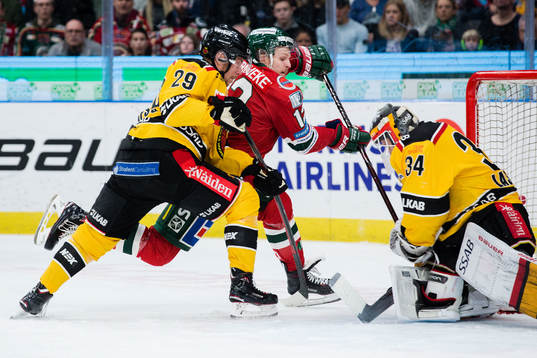 Frölundas Max Friberg och Luleås Erik Gustafsson och