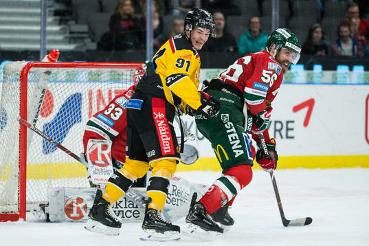 Luleås Austin Farley och Frölundas Jonathan Sigalet