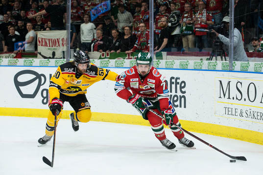 Luleås Daniel Sondell och Frölundas Patrik Carlsson