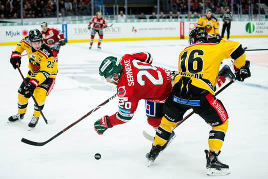 Luleås Niklas Olausson trippar Frölundas Joel Lundqvist
