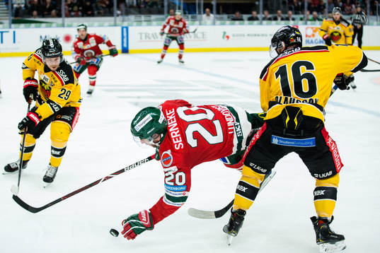 Luleås Niklas Olausson trippar Frölundas Joel Lundqvist