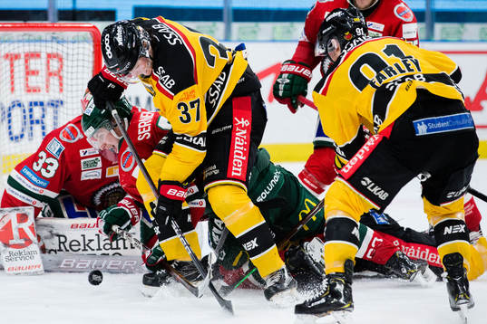 Luleås Isac Lundeström med pucken