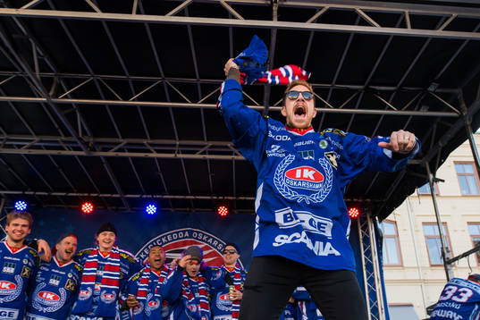 Oskarshamns Joakim Hillding firar vid Lilla Torget dagen