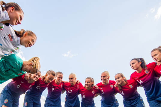Cecilie Redisch Kvamme, goalkeeper Cecilie Fiskerstrand,