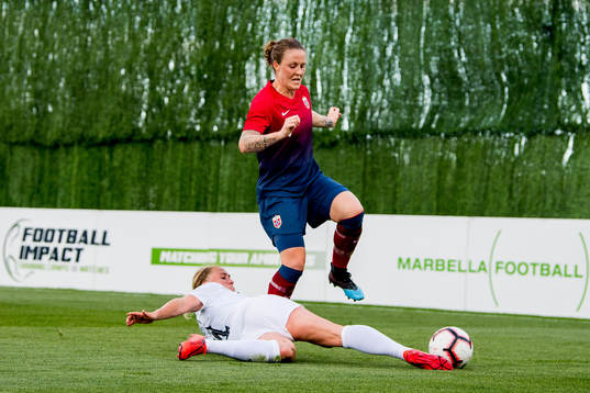 Catherine "CJ" Bott of New Zealand and Isabell Herlovsen of