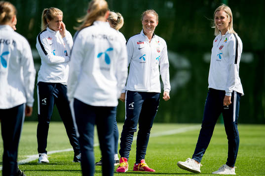 Isabell Herlovsen and Stine Hovland of Norway