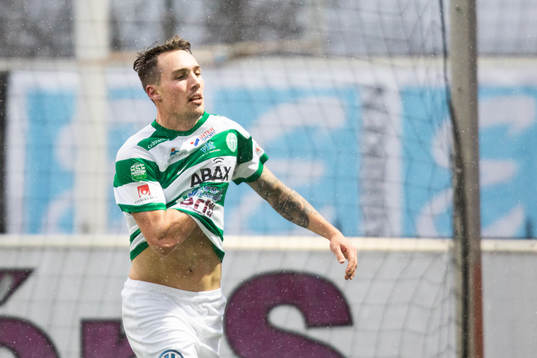 Västerås Filip Tronet jublar