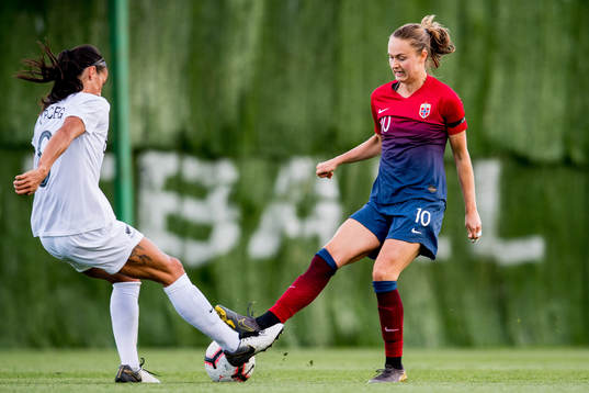 Abby Erceg of New Zealand and Caroline Graham Hansen of