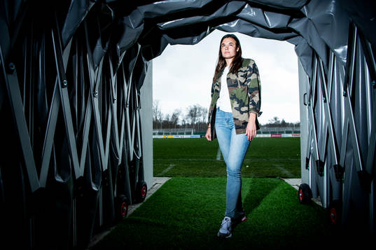 Fotbollsspelaren Anna Welin i Kristianstad DFF poserer för