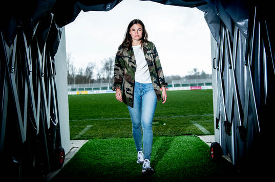 Fotbollsspelaren Anna Welin i Kristianstad DFF poserer för