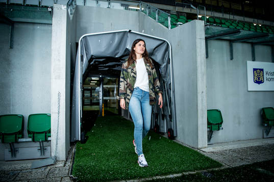 Fotbollsspelaren Anna Welin i Kristianstad DFF poserer för