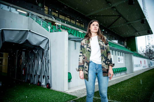 Fotbollsspelaren Anna Welin i Kristianstad DFF poserer för