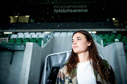 Fotbollsspelaren Anna Welin i Kristianstad DFF poserer för