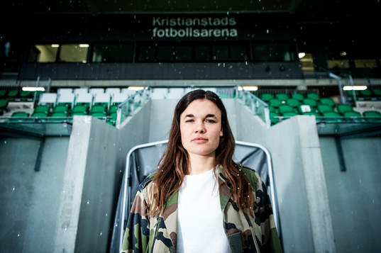 Fotbollsspelaren Anna Welin i Kristianstad DFF poserer för