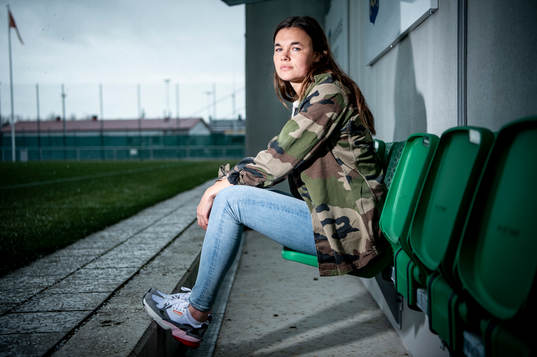 Fotbollsspelaren Anna Welin i Kristianstad DFF poserer för